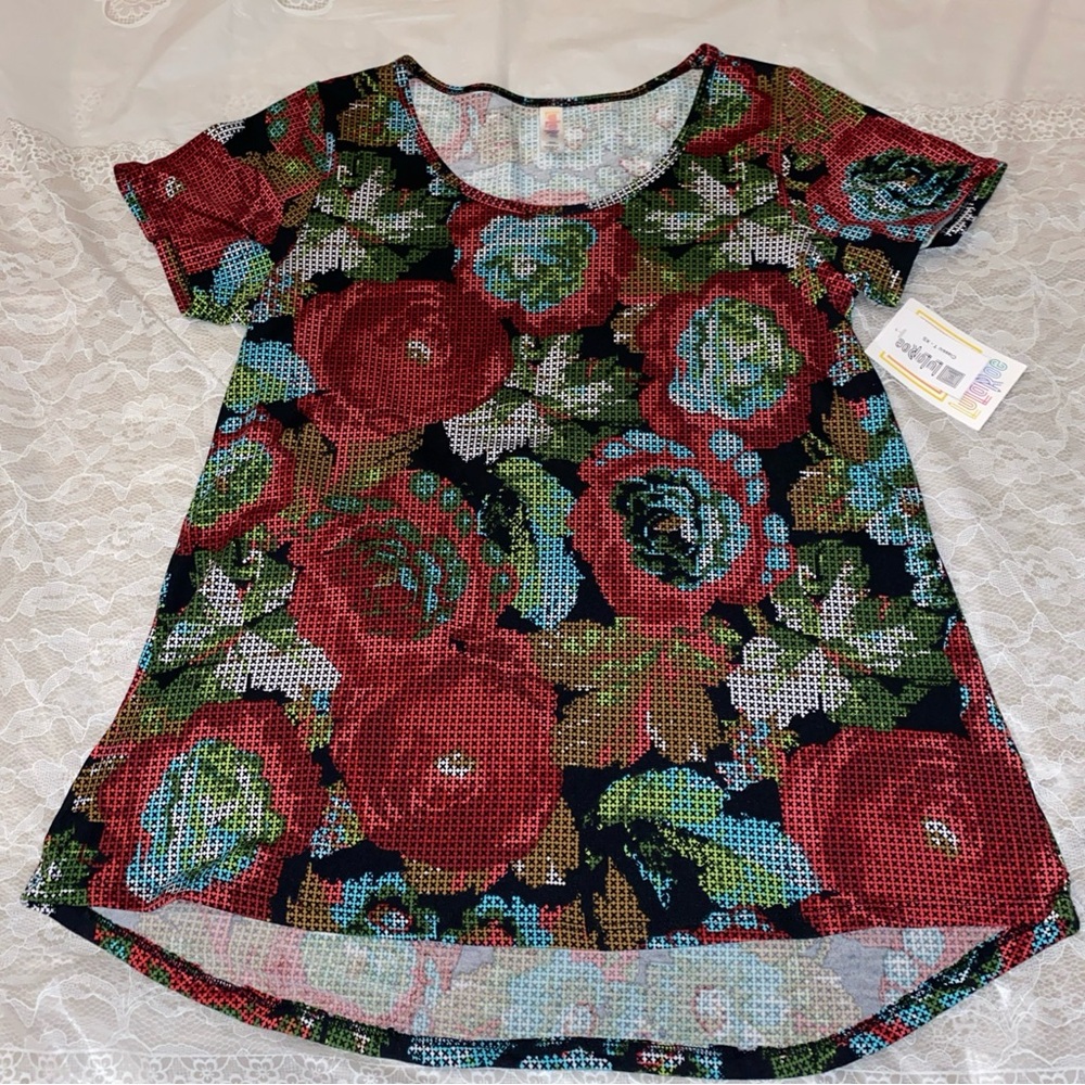 LuLaRoe Short Sleeve Top - Red and Green Floral